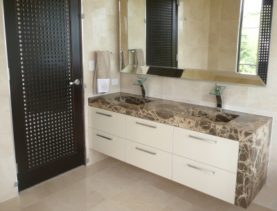 Vanity 10